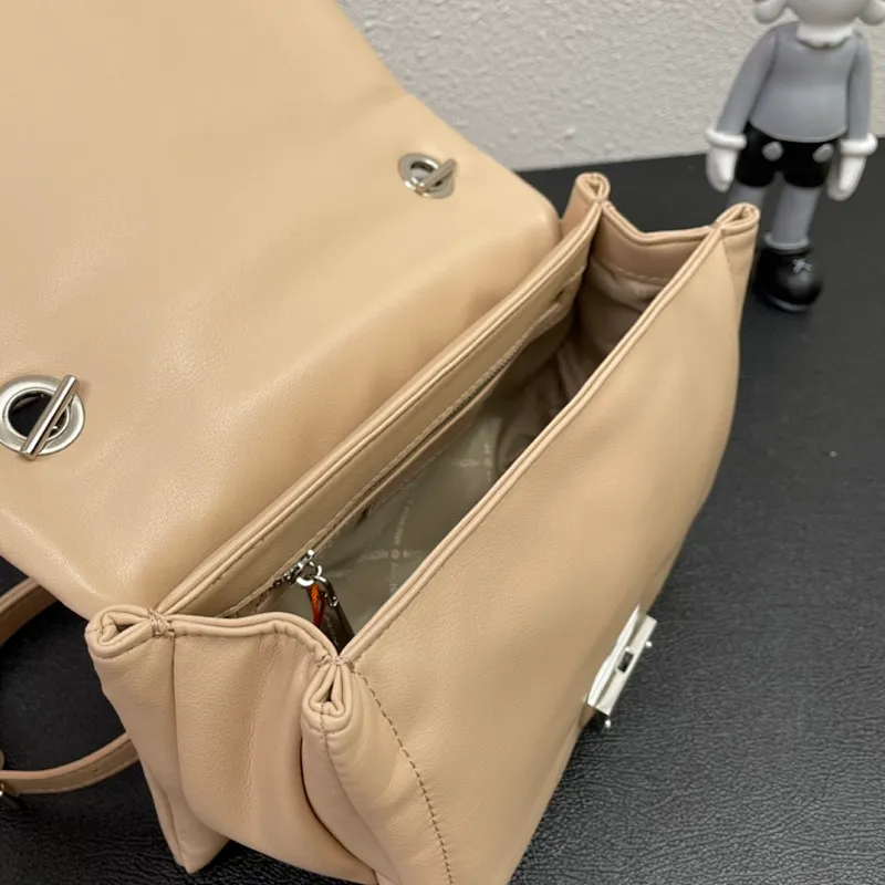 All categories Official website "Brand Women's Bags" Women's Bags 💙 MK replica MK, fine imitation MK bags, MK handbags, 2023 official latest version MK cowhide crossbody bag, bag factory, original material, size: 23-16-8CM